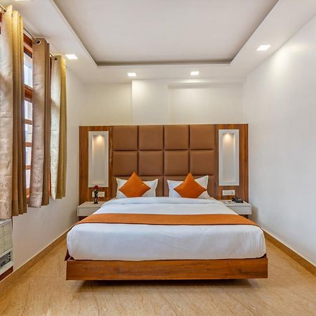Rahul Palace By Golden Tree Near Metro Station And Ajmal Khan Market New Delhi Bagian luar foto