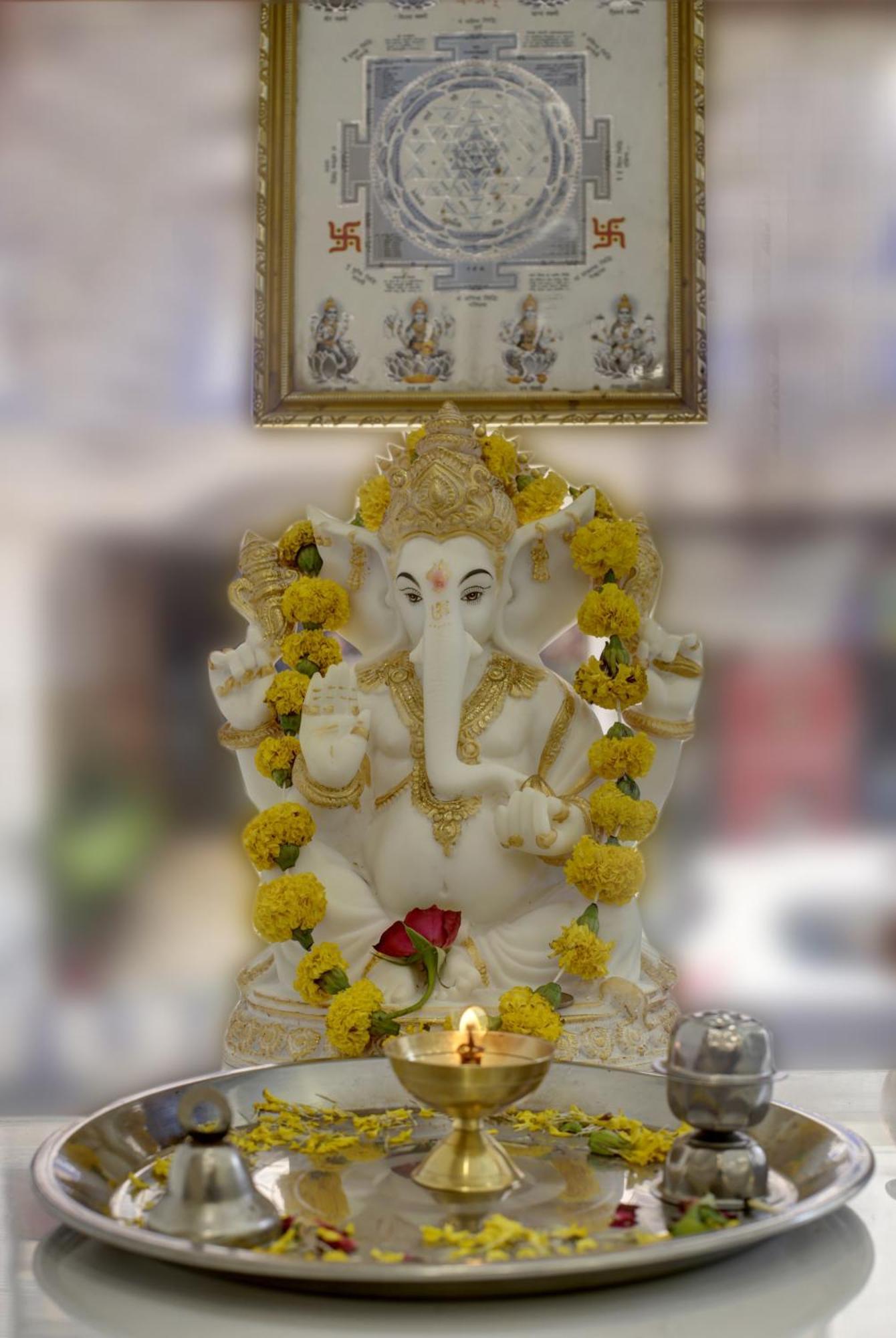 Rahul Palace By Golden Tree Near Metro Station And Ajmal Khan Market New Delhi Bagian luar foto