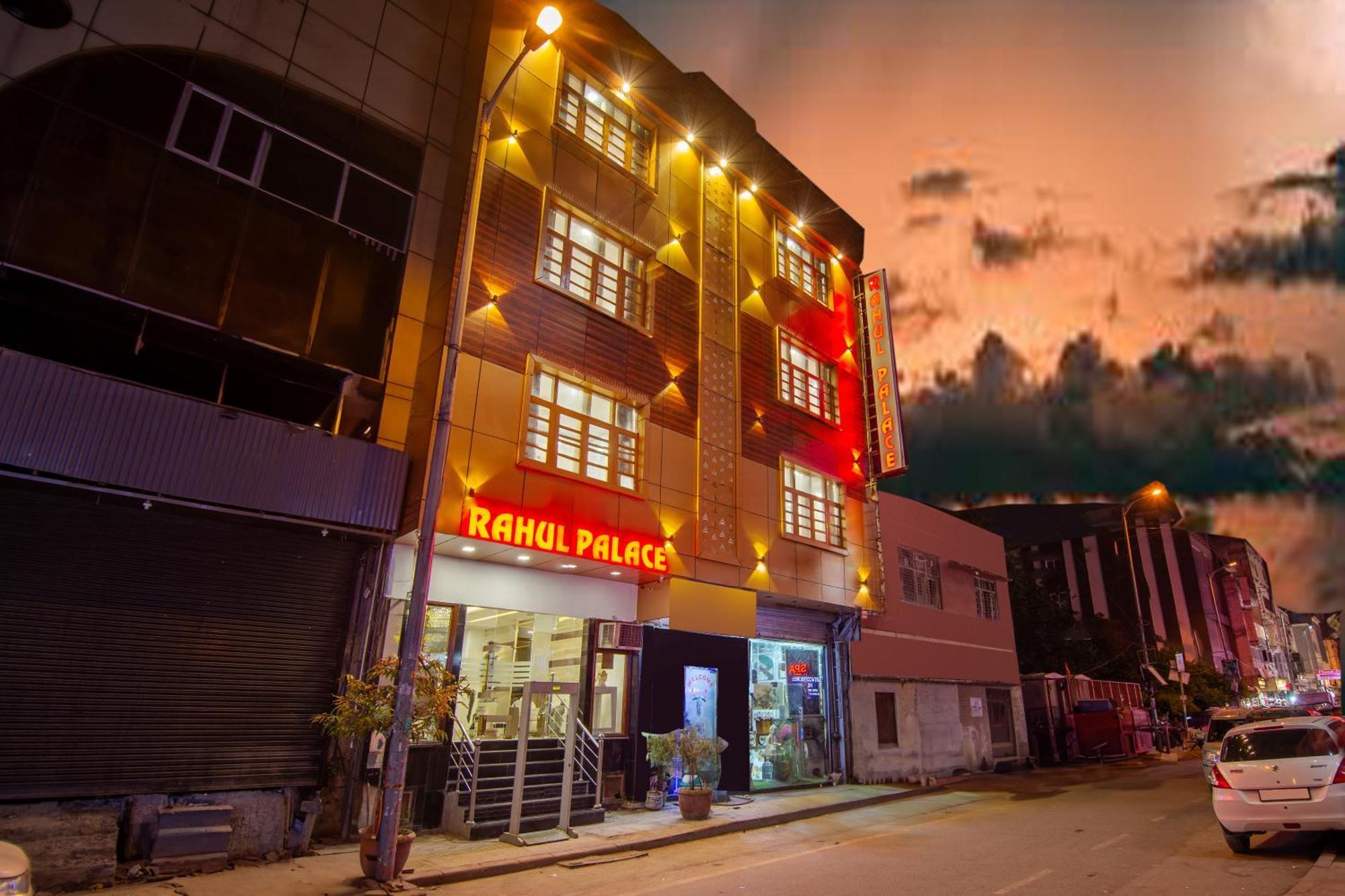 Rahul Palace By Golden Tree Near Metro Station And Ajmal Khan Market New Delhi Bagian luar foto