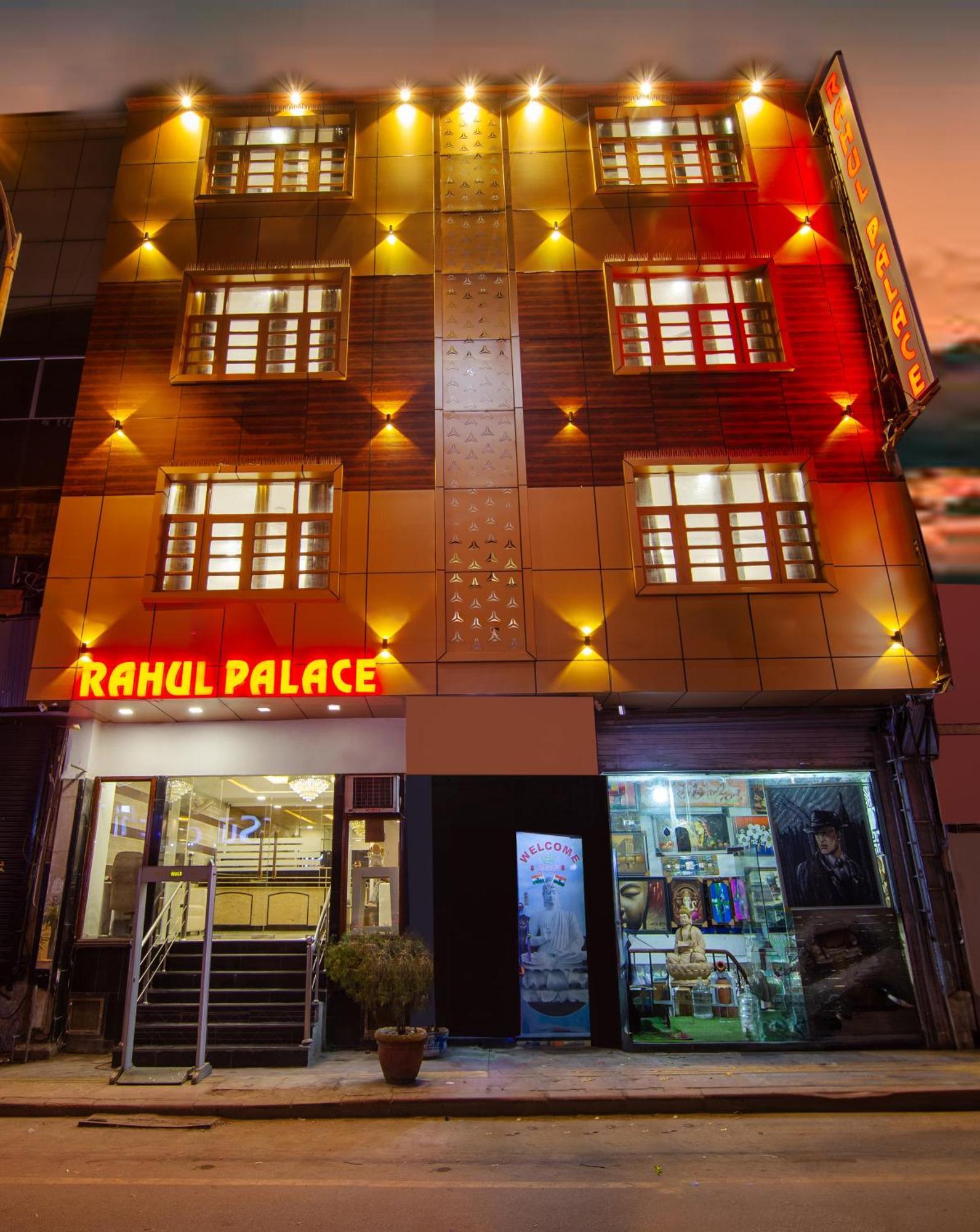 Rahul Palace By Golden Tree Near Metro Station And Ajmal Khan Market New Delhi Bagian luar foto
