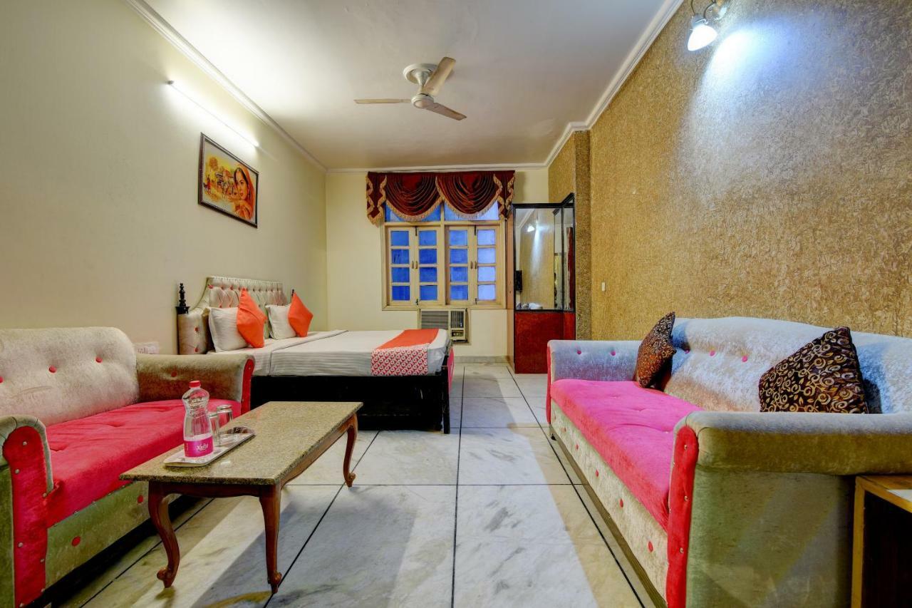 Rahul Palace By Golden Tree Near Metro Station And Ajmal Khan Market New Delhi Bagian luar foto
