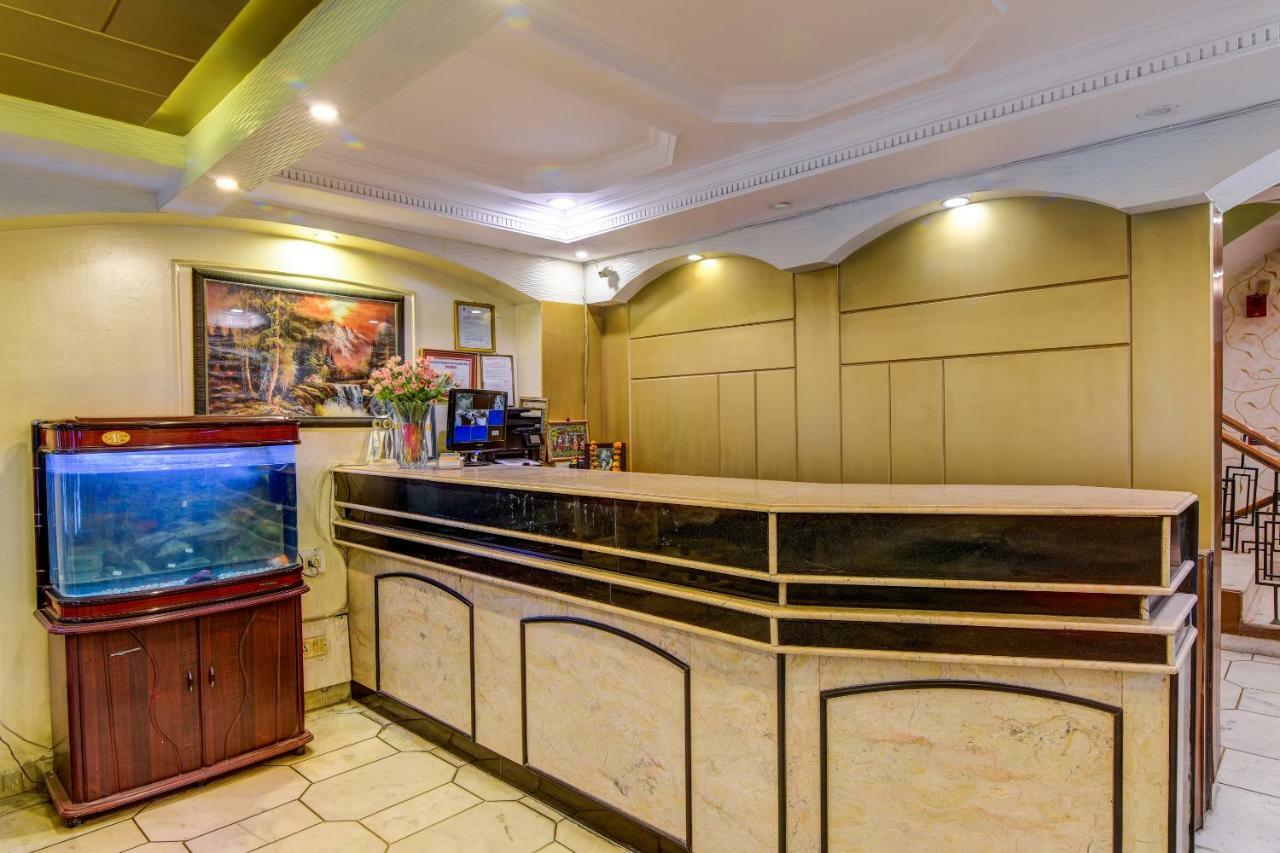 Rahul Palace By Golden Tree Near Metro Station And Ajmal Khan Market New Delhi Bagian luar foto