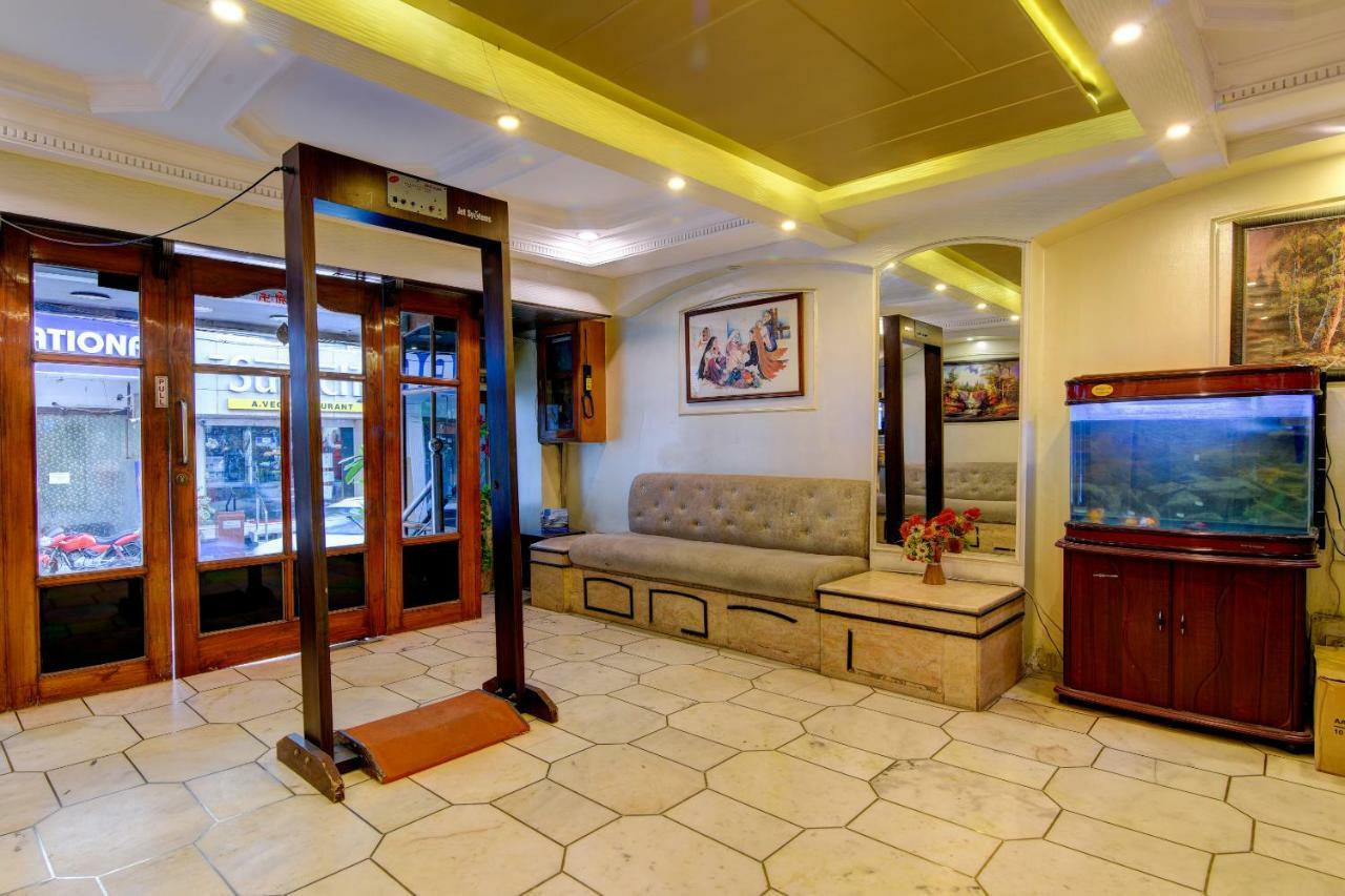 Rahul Palace By Golden Tree Near Metro Station And Ajmal Khan Market New Delhi Bagian luar foto