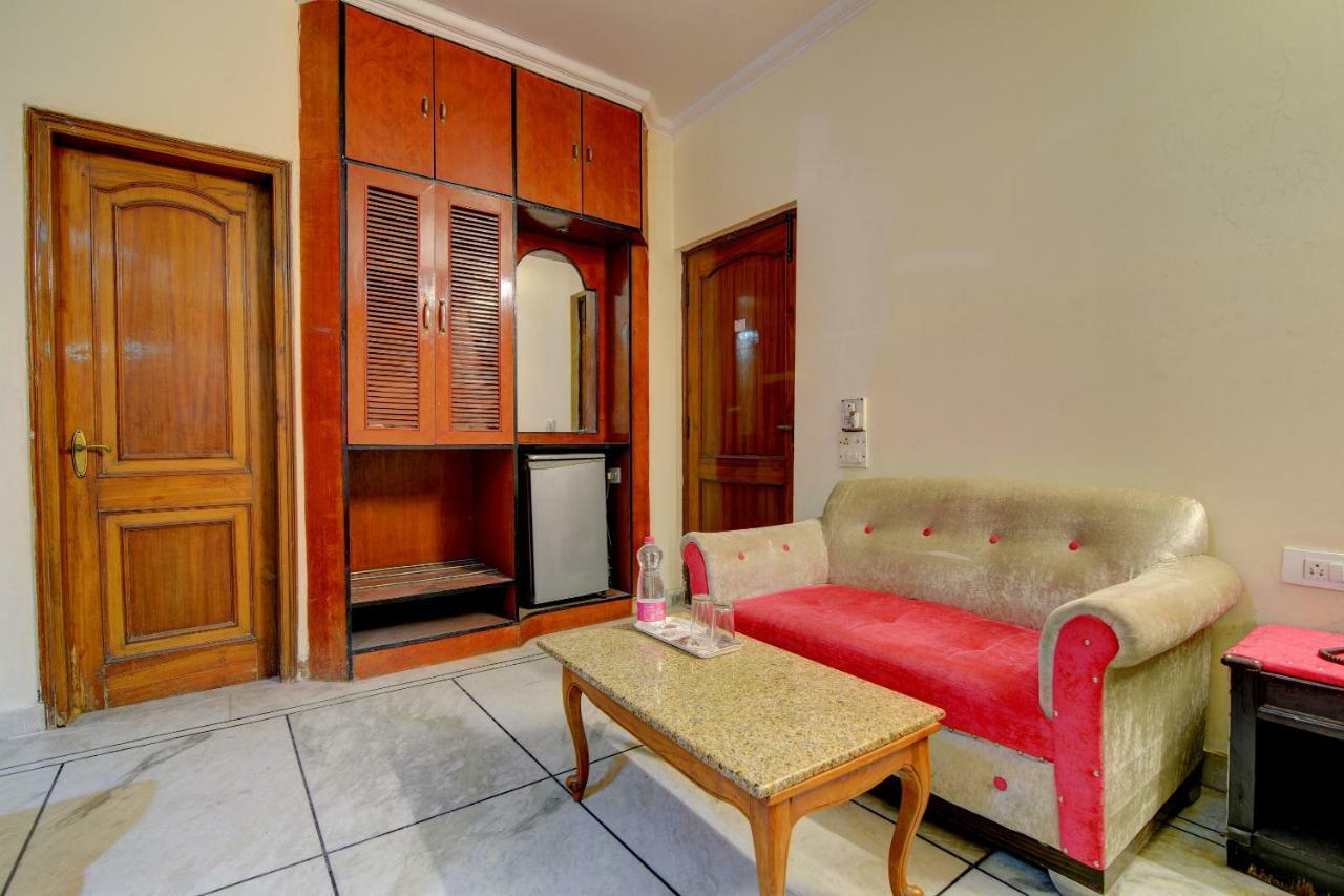 Rahul Palace By Golden Tree Near Metro Station And Ajmal Khan Market New Delhi Bagian luar foto