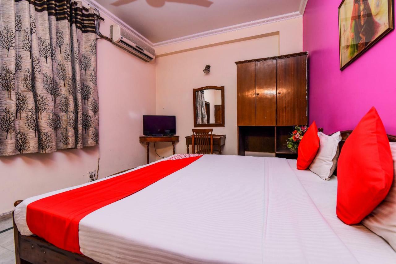 Rahul Palace By Golden Tree Near Metro Station And Ajmal Khan Market New Delhi Bagian luar foto