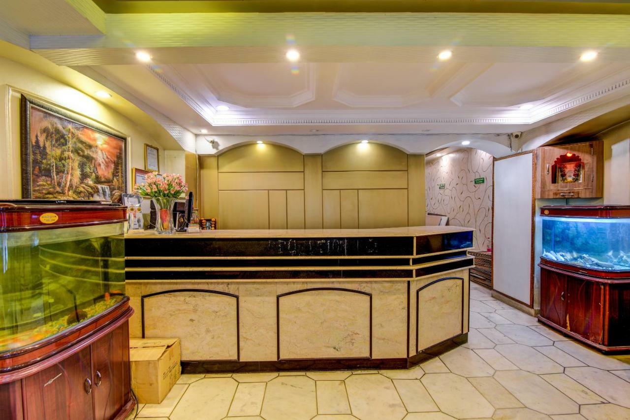 Rahul Palace By Golden Tree Near Metro Station And Ajmal Khan Market New Delhi Bagian luar foto