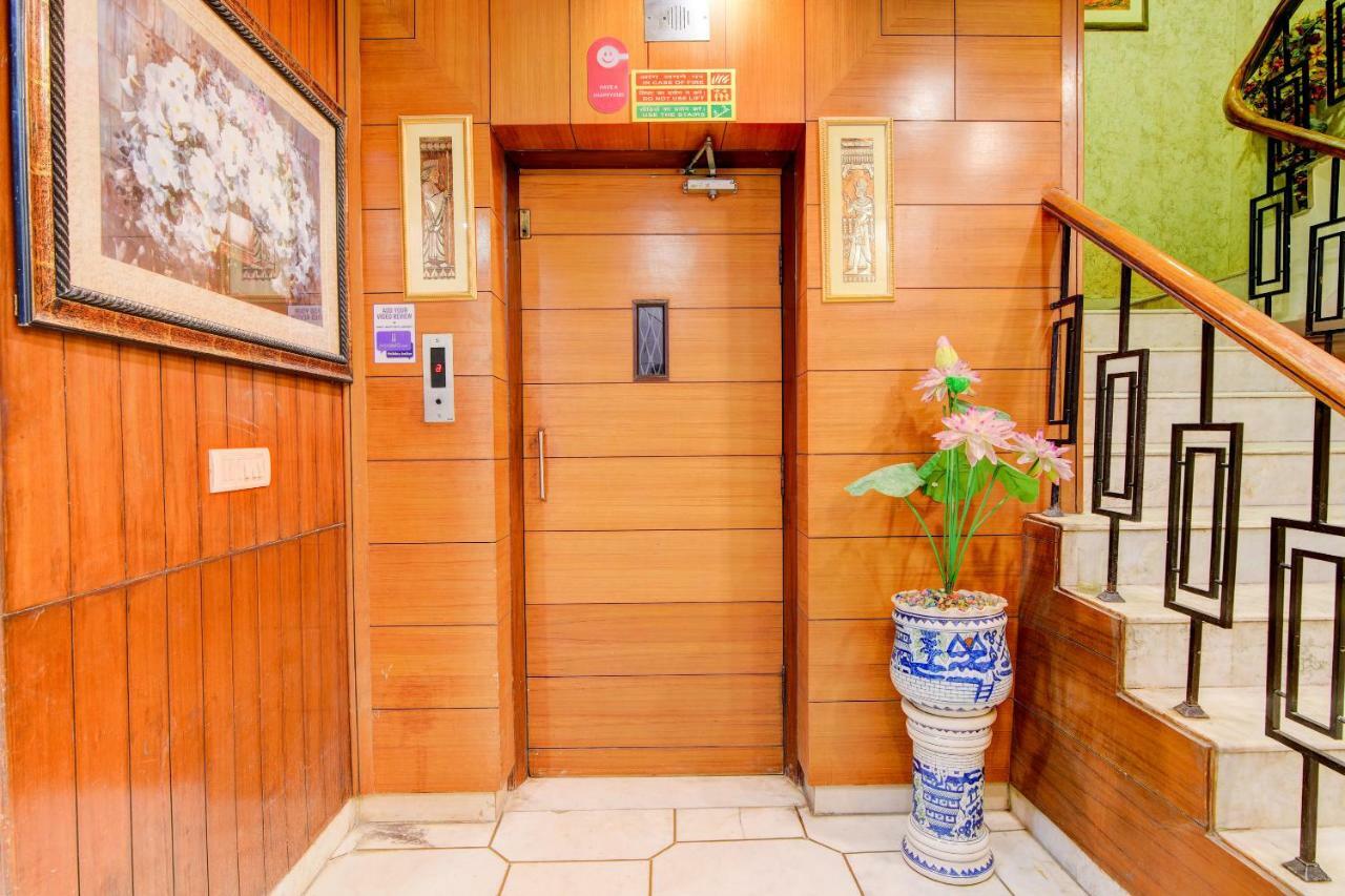 Rahul Palace By Golden Tree Near Metro Station And Ajmal Khan Market New Delhi Bagian luar foto