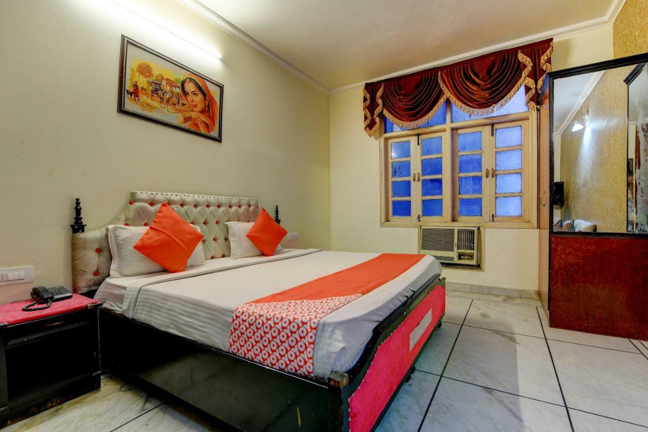 Rahul Palace By Golden Tree Near Metro Station And Ajmal Khan Market New Delhi Bagian luar foto